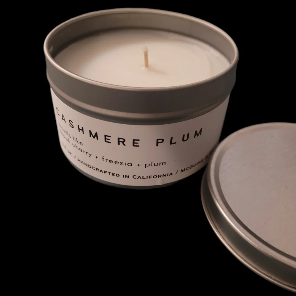 NWOT cashmere plum soy candle - Picture 1 of 4
